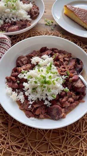 BRITSCOOKIN on Instagram: "A pot of red beans with smoked sausage + turkey served over @4sistersrice Jasmine White Rice = Southern comfort at its best! 🍲 ✨ Ingredients • 1 lb dry red beans, soaked overnight and rinsed • 1 smoked turkey leg • 1 lb smoked sausage, sliced • 1 tbsp olive oil • 1 onion, diced • 1 green bell pepper, diced • 2 celery stalks, diced • 3–4 cloves garlic, minced • 7 cups chicken broth (plus more if needed) • 2 bay leaves • 1 tsp dried parsley • 1 tsp paprika • 1 tsp black