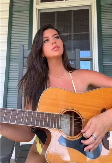 Ventura Highway kind of day 🌄🎸 #venturahighway #acousticcovers #guitarcover #fyp #coversong