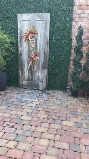 🍁 Want to create a beautiful fall entryway piece? Inside Kelea’s Design School (KDS), we walk you through the full Give Thanks Door Hanger tutorial — from choosing the right foliage and ribbon to layering the finishing details. You’ll get the exact supply list used so you can design along with us. 👉 Start crafting your seasonal decor with confidence! https://www.keleas.com/product/kds-tutorial-give-thanks-door-hanger-supply-list/ #GiveThanksDoorHanger #ThanksgivingDecorDIY #FallDoorHanger | Ke