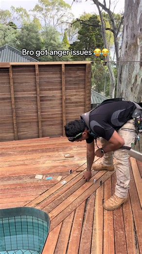 Hilarious Decking Fail: Watch This Epic Attempt!