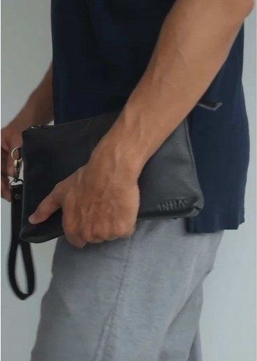 Introducing the Rabat Leather Pouch ✨ Our latest premium leather pouch from Inna Leather, designed to elevate your style with elegance and functionality. Available soon on our online platform stay tuned and don’t miss out! 💼🖤 #innaleather #leatherpouch #kulitsapiasli #pouch #lokalbrand