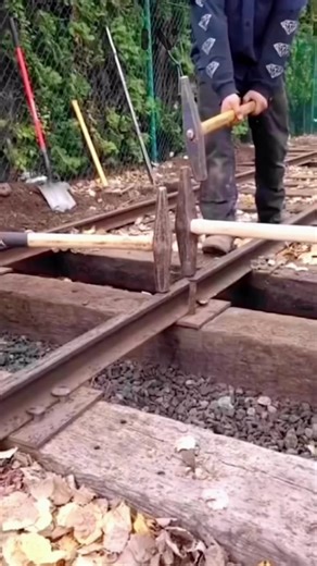 Bukan sekadar rumah di area metropolitan. Ruang luas, kamar lega, dan fasad yang terasa mewah, seakan rumah ini adalah villa yang berharga. Tampak dari depan, sudah terasa kualitasnya. Masuk ke dalam, terasa mewahnya. Inilah hasil ketika desain, material, dan eksekusi berjalan selaras. Karena di LYV Projects, kita bangun rumah tanpa drama. #lyvprojects #bangunrumah #kontraktor #nodrama