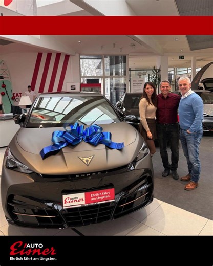 𝐃𝐀𝐍𝐊𝐄 𝐅Ü𝐑 𝐃𝐄𝐍 𝐊𝐀𝐔𝐅! Wenn Freunde bei Freunden kaufen 🤝 Dynamische Linien, sportliche Raffinesse und ein Gefühl von purer Geschwindigkeit: Der CUPRA Tavascan VZ Extreme 4Drive mit 340 PS in Century Bronze Matt ist mehr als ein Auto – er ist ein Statement. In Zukunft ist Familie Stauder aus Finkenstein am Faakersee komplett elektrisch unterwegs – wir sagen: willkommen in der Zukunft! 🔥 Highlights: ▫️ 21" Alufelgen ▫️ Sportschalensitze ▫️ Matrix-LED ▫️ Sennheiser Sound System ▫️ uvm