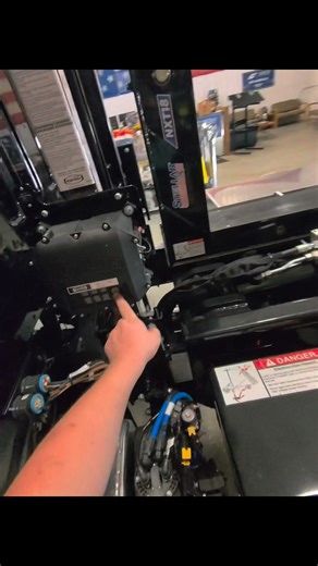 We walk through the first part of operating a Roll-Rite DC series tarp system. #rollrite #dumpsterrental #hooklift #hooklifttruck #RollOffDumpster #rolloffdumpsterrental | Smith Truck Body