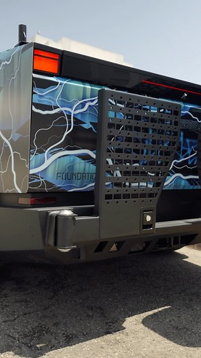 Another UP INVINCIBLE Customer Build is now finished and heading back to Arizona for years of adventures to come! Full Build walkthrough on our YT 📐 Modifications include: UP INVINCIBLE HD Steel Front Bumper UP FORGED CYBRHEX 24inch Wheels (Satin Titanium) UP INVINCIBLE V2 Carbon Fiber Fender Flares UP INVINCIBLE Carbon Fiber Hood with 50” LED Light Bar UP INVINCIBLE HD Steel Rock Sliders UP INVINCIBLE STARLINK Mount UP INVINCIBLE Steel Rear Bumper UP INVINCIBLE Rear Bumper Swing Arms (L & R) U