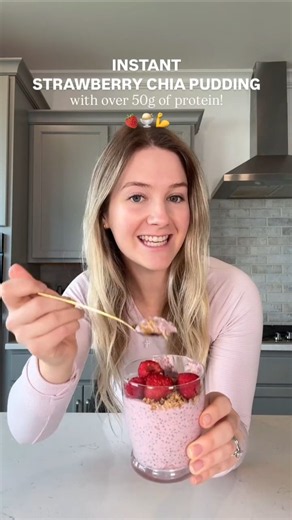 INSTANT strawberry chia pudding with 50g of protein!! 🍓🍨💪