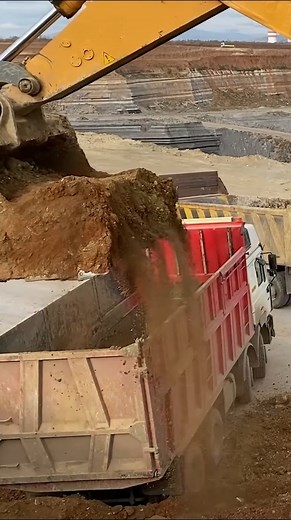 154K views · 3.1K reactions | Amazing Liebherr Excavator Loading Soil On Truck! #megamachineschannel #megamachines #liebherrexcavator #digger #diggers #earth #soil #mining #miningequipment #coal #catequipment #machines #liebherr #truck #trucks #construction #heavyequipment | Mega Machines Channel | Facebook