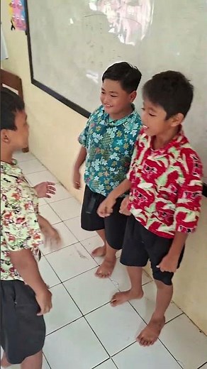 Anak-anak kelas 5 SD ceria menyanyikan lagu dolanan Jawa “Gundul-Gundul Pacul”
