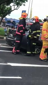 Video footage https://m.facebook.com/story.php?story_fbid=1131803090535538&id=188572814858575 School bus overturned along Tampines Road towards Upper Serangoon. Although most children escaped unhurt, there were a few who were injured. Hope they recover soon! | Singapore roads accident.com新加坡公路意外网页