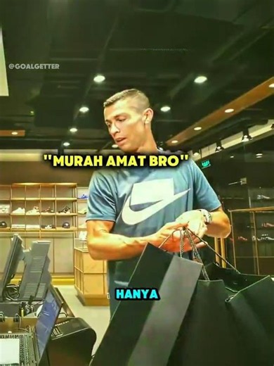 The Difference Between Cristiano Junior & Ronaldo When Shopping 🛍️