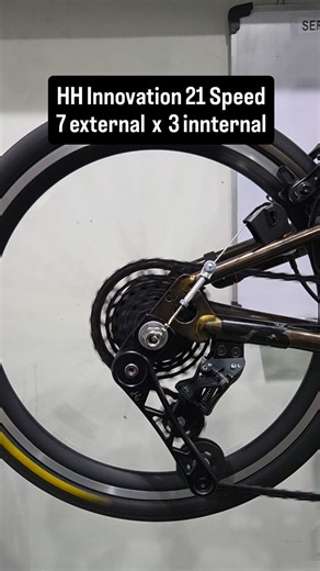 Brandom Roxas on Instagram: "HH Innovation 21 speed drivetrain modification 7speed external x 3speed internal 3speed aftermarket left IGH shifter 7speed right HH Shifter SQT Tap 7speed derailleur + tensioner 7speed 11-28 cassette YBN 11speed chain Another first in the Philippines by the geeks at Domz Bikes. Pushing the limits of possinility for the heck of it. Do we need all these gears? Perhaps not. Hahaha"