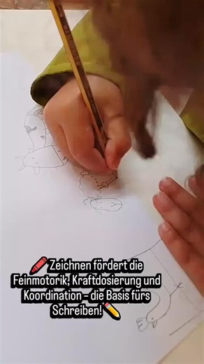 Ergotherapie Nuray Ulu on Instagram: "🖍️ Zeichnen ist ein wichtiger Teil der graphomotorischen Entwicklung! Durch Malen und Kritzeln trainieren Kinder ihre Hand-Auge-Koordination, Feinmotorik und Kraftdosierung – die Basis fürs spätere Schreiben 🖐️✏️ Jede Linie zählt! 💪✨ #Ergotherapie #Physiotherapie #Logopädie #Graphomotorik #Feinmotorik #MotorikFördern #KindEntwicklung #SchreibenLernen #Kindertherapie #ErgoKids #Therapy #Motory #Ergo #Physio #Logo #Frühförderung #KitaAlltag #Vorschule #Lern