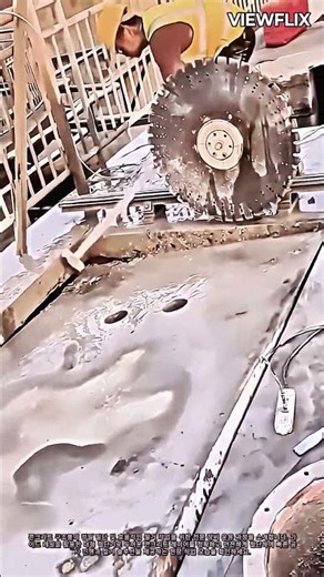 초대형 콘크리트 톱 절단 시공 #worker #process #construction #machinery #tools