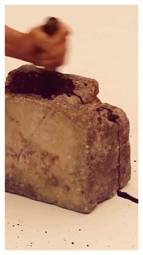 Japanese artist Takesada Matsutani’s bold use of wood glue, graphite, and performance marks him as a pioneer of postwar art. A key member of the Gutai group, Matsutani’s works—especially his “Streams” series—merge process and presence. From organic glue textures to large-scale meditative graphite installations, his practice explores impermanence and materiality. Now based in Paris, his career spans six decades and global exhibitions, including Centre Pompidou and Hauser & Wirth. A poetic balance