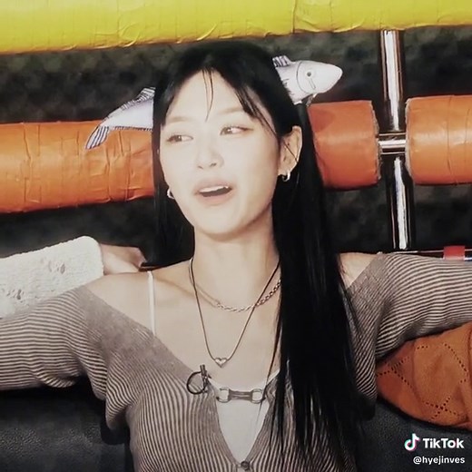 her face card is insane #kpop #loona #edit #loossemble #kimhyunjin