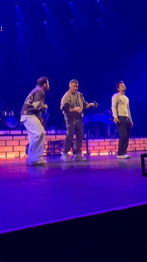 ¡Algo fuera de este mundo para cerrar la noche! 🌌 @alejandrosanz y @mauyricky presentan juntos #MiMarciana. 👽 ¡Nos vemos mañana! #alejandrosanz #mauyricky #concierto #musica #viral #seitrack 🎥 @seitrack | Corazón Partío Oficial