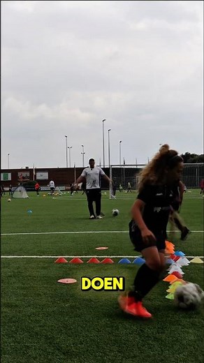 Heerlijke oefening met onze toppers! 💪🏻⚽️ #voetbal #techniektraining #voetbalschool #training