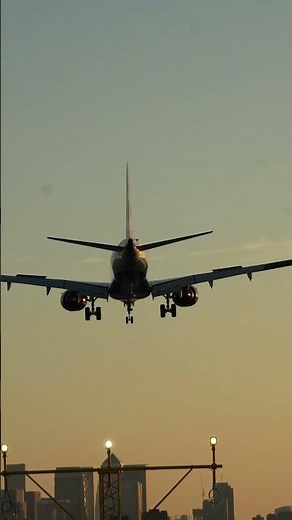 Into the London Lights ✨ British Airways Evening Arrival at London City Airport ✈️