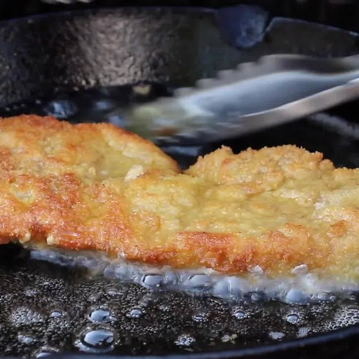 HOW TO MAKE GERMAN SCHNITZEL FULL RECIPE LINKS IN THE COMMENTS | 0815BBQ