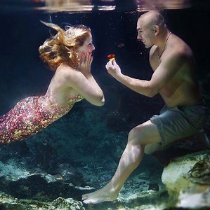 229K views · 339 reactions | Eric Martinez gave his mermaid-obsessed girlfriend the proposal of a lifetime, popping the question during this magical under-the-sea photo shoot. ( by Del Sol Photography) | Yahoo Life | Facebook