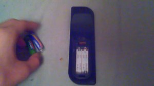 Comment mettre les piles télécommandé ?