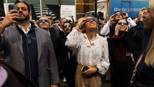 Skywatchers cry 'my eyes hurt' after viewing eclipse - experts say 'don't panic'