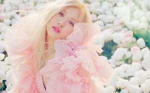 ROSÉ出道主打曲《ON THE GROUND》MV公开!