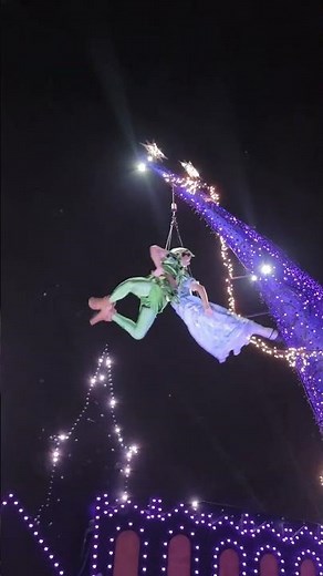 Peter Pan & Wendy Finally Fly at Magic Kingdom Parade #DisneyWorld #MagicKingdom