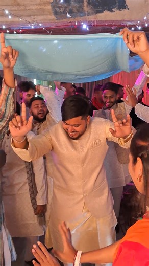 Rahat Khan on Instagram: "Haldi Groom entry style 😁😍#newvideo #holudgroomentry #entry #groomentry"