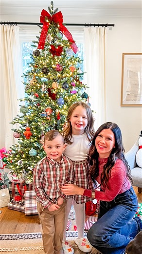 Recently I realized why Christmas Eve is my favorite day of the year. It’s because of my definition of happiness which is “always having something to look forward to”. And while I look forward to hosting my family on this day all year long, Christmas Eve is unique in that, unlike other holidays, we still have another amazing day to look forward to with Christmas right around the corner. The fun is just beginning… 🌲🎁🎅🏻 | Susan Glenz