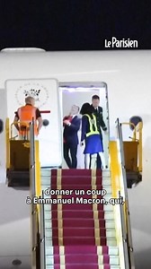 4.3M views · 27K reactions | Un geste qui n'en finit pas de faire parler. À l'arrivée de l'avion présidentiel à Hanoï, capitale du Viêt Nam, des caméras ont capturé l'instant où la première dame semble donner un coup à son Emmanuel Macron, ne pensant pas être vue. Face à la polémique, l'Élysée a donné plusieurs versions. | Le Parisien | Facebook