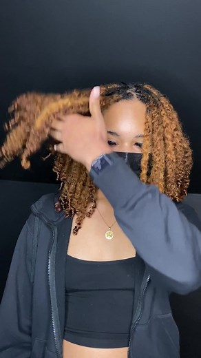 So excited to share Ana's permanent loc install with you. Ana previously had loc extensions but they were heavy. So she cut those and snatched these. 😩 throughout her install I kept asking