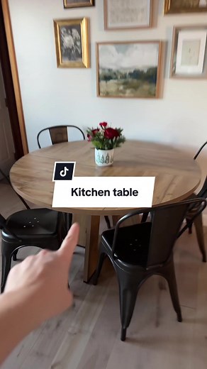 This little kitchen table is so adorable 🥰 #diningtable #kitchentable #diningroomdecor