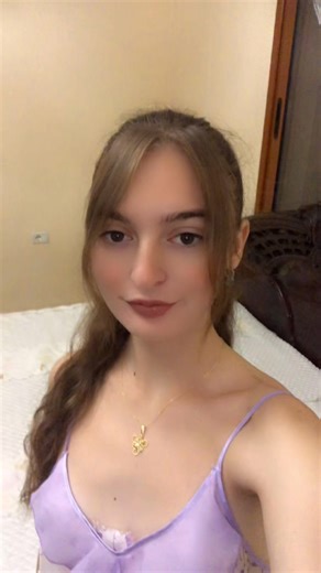 Confident Bedroom Poses: Stylish Fashion Inspiration