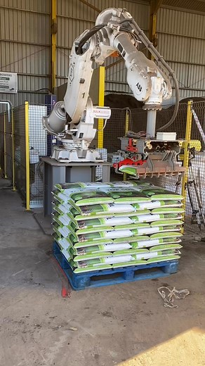 Still bagging super dry topsoil, shed stored all year round. Available from 1 30L bag, through to Artic loads. #topsoil #gardening #DIY #gardendesign | RHF Turf Growers