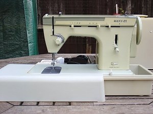 Singer Merritt 162 sewing machine