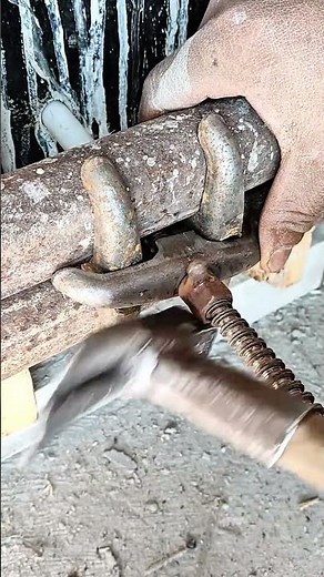 How to Connect Scaffolding Pipes with Sleeve Coupler #shorts