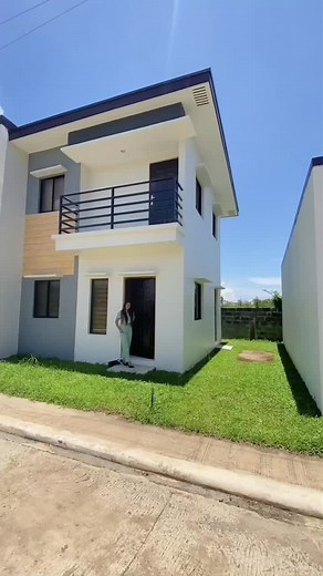 Spacious 3 Bedroom House with Balcony in Bacolod City