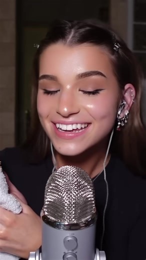 Brooke Monk: Easy Makeup Removal! Watch It Glide Off Your Face! #asmr #makeup #fypageシ #foryoupage❤️❤️ #viral