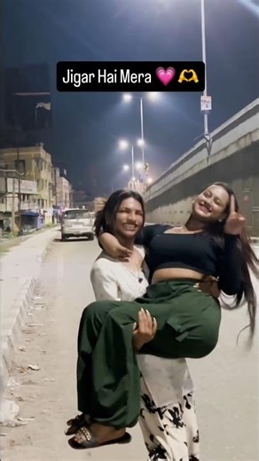 Bestie ne utha liya #liftcarry #youtubeshorts #celebrity #liftmyfriend #stronggirl #uthaliya #love