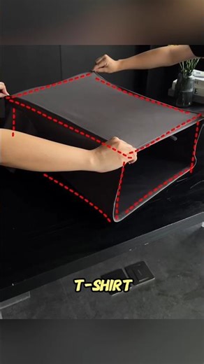 This T-Shirt Makes You Look Instantly Slimmer 👕✨ #shorts