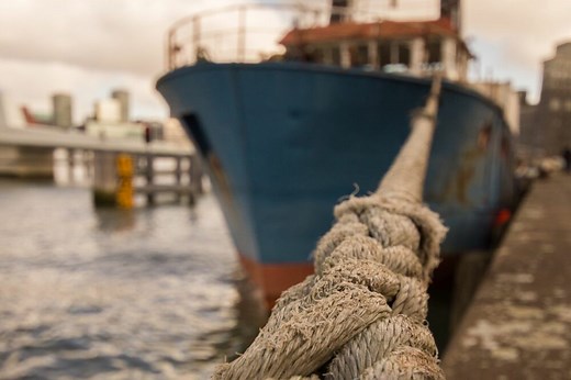 How Fast Is A Knot? [Conversion Table Knots To MPH & KMP]