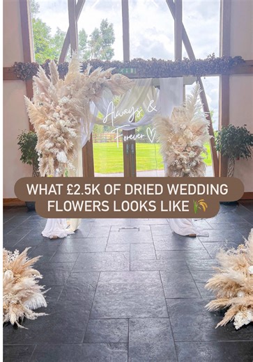 𝐖𝐄𝐃𝐃𝐈𝐍𝐆 𝐁𝐔𝐃𝐆𝐄𝐓𝐒 ✨ I find it super helpful seeing what your budget can get you when planning your wedding 🌾 This pampas wedding was definitely one of my more extravagant ones! What budget would you like to see next?? 💴 We travel across the UK for venue styling so please reach out if you’re wanting a quote 💛 Kerris 🫶🏼 #driedflowerwedding #pampaswedding #weddingbudget #bohoweddingdecor #bohobackdrops