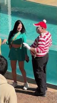 Tom the mime stealing the show again 😂 #seaworldmime #comedy #shorts