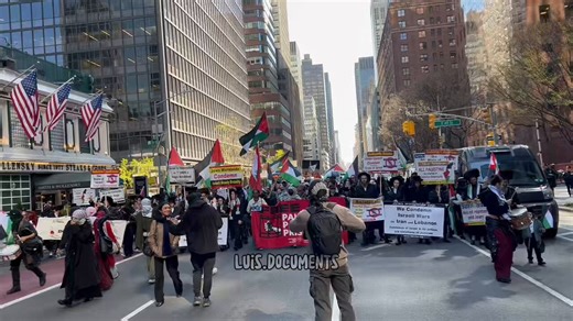 Palestine protesters are now marching up towards midtown. Likely will reach Central Park in a bit at this rate. Two pro Israel supporters are tagging along on the sidewalk, both are affiliated with the Jewish Zionist terror group “betar”.