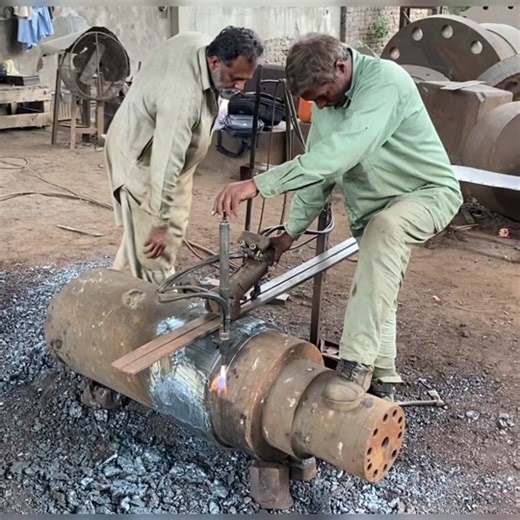 Metal forging and manufacturing ammonia compressor crankshaft #metalforging #manufacturing #ammonia #compressor #crank #technology #metalwork #making #foryou #fypシ