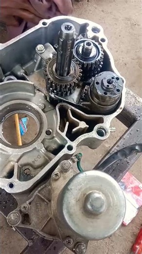 full engine servicing Splendor #shortvideo #bikersshorts #splendor #hfdeluxe #enjan #trendingshorts