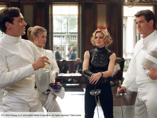 "Pire chanson jamais écrite pour un Bond" : Ce jour où Elton John a dézingué la chanson écrite par Madonna pour Meurs un autre jour