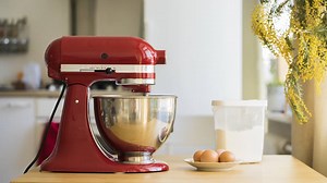 5 Good Reasons Why KitchenAid Mixer Smells Like Burning - Miss Vickie