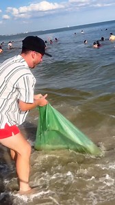 1.8M views · 3K reactions | Keep your feet sand free at the beach! This is an easy hack I use at the beach to keep sand from sticking to my feet and towel. This video was created by Network Media, Mini Soap Operas, and Marissa M. | Possibly Genius | Facebook
